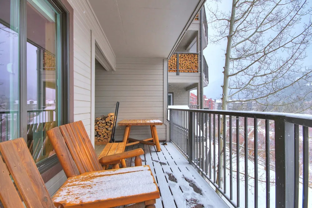 221 Cinnamon Ridge I 2 Bedroom Condo by RedAwning
