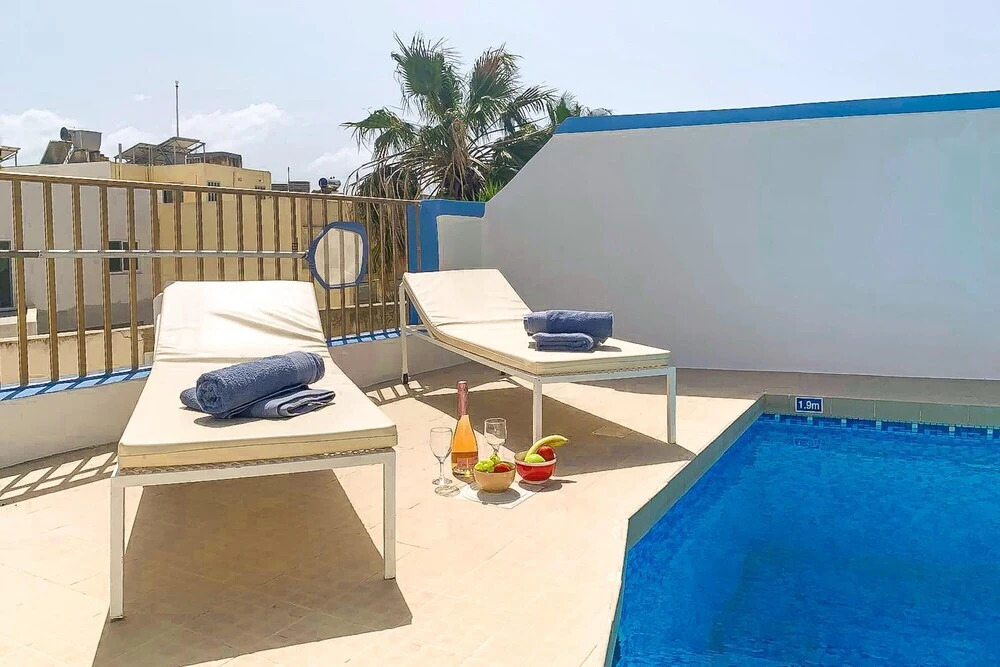 Pool and Sea, charming Merill Apart 3