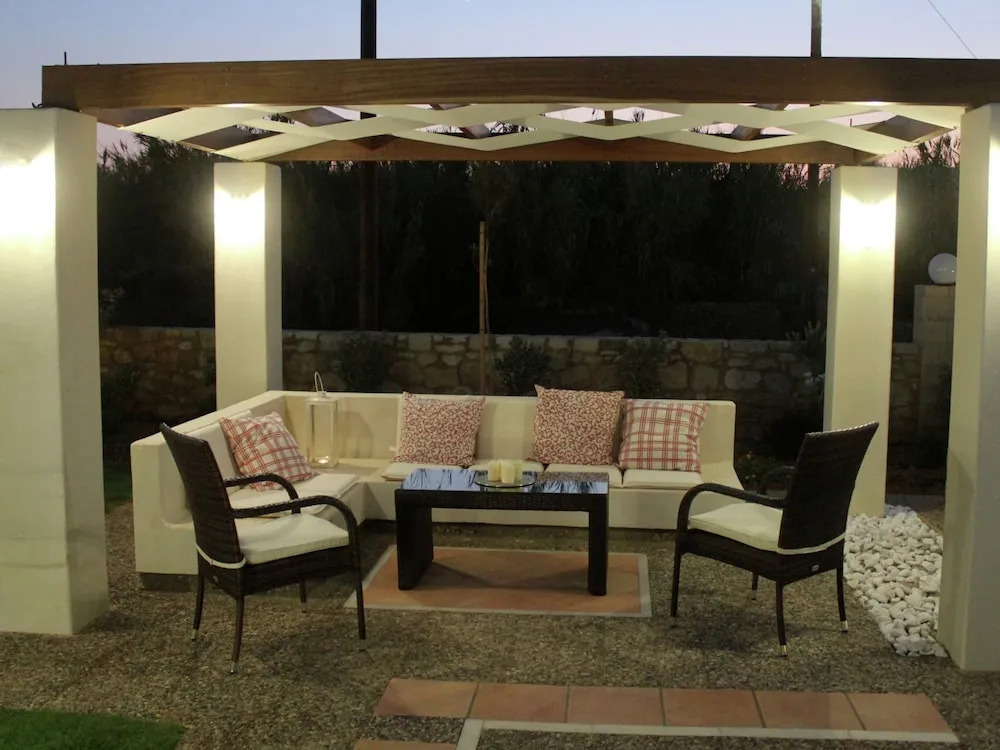 Villa in Kamisiana With Private Pool & Beach