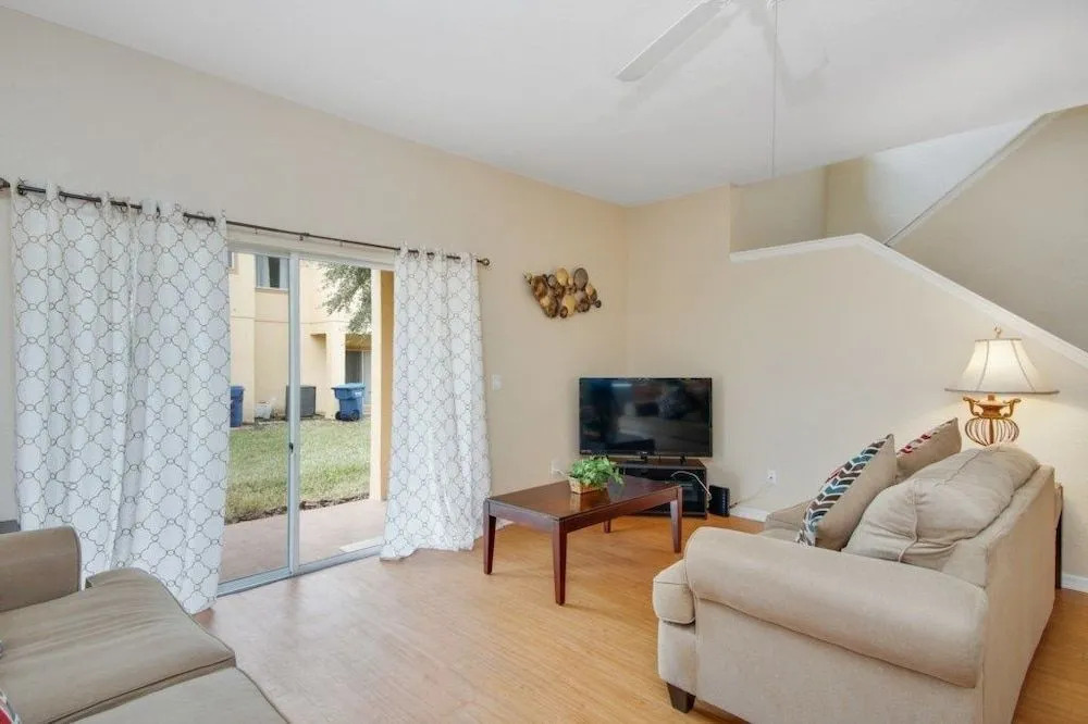 Aladdin's Palace - 4 Br townhouse by RedAwning