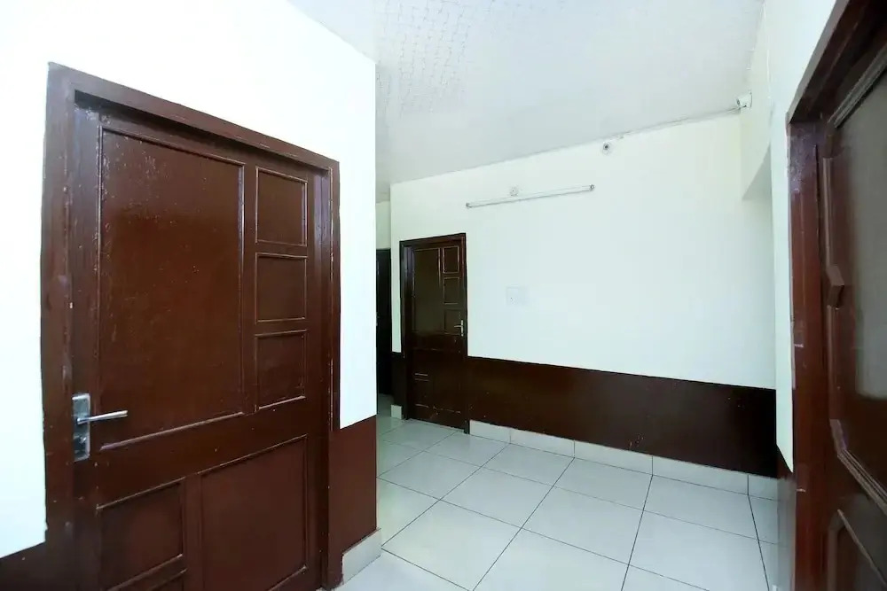 Mr Shawarma Family Restaurant & Hotel by OYO Rooms