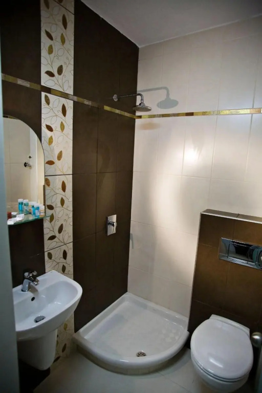 Rg Status Hotel