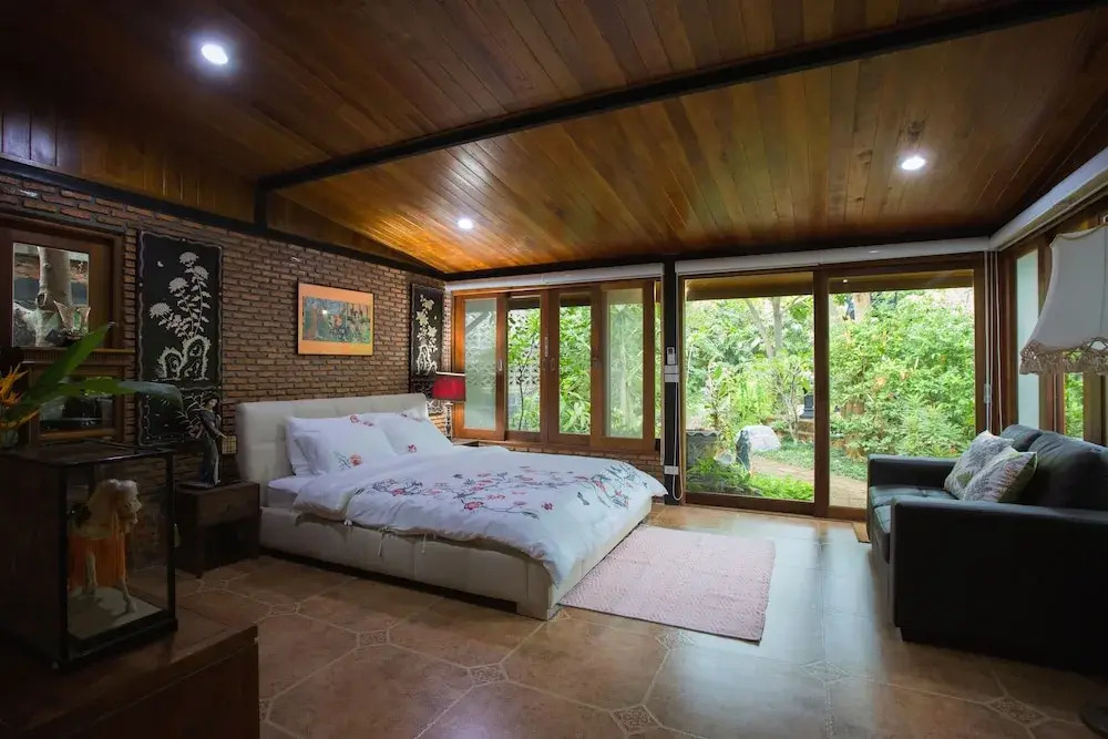 Cattanis Riverside Home