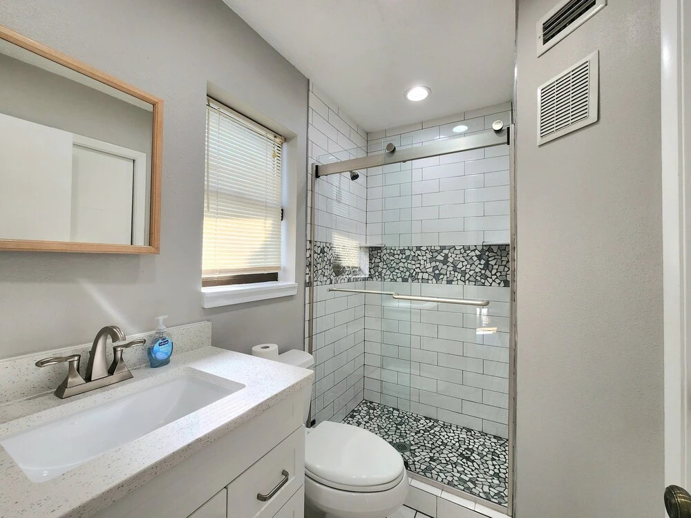 Private 4 Bedroom Pool Spa Home Located on Palma Sola Blvd 4 Home by Redawning