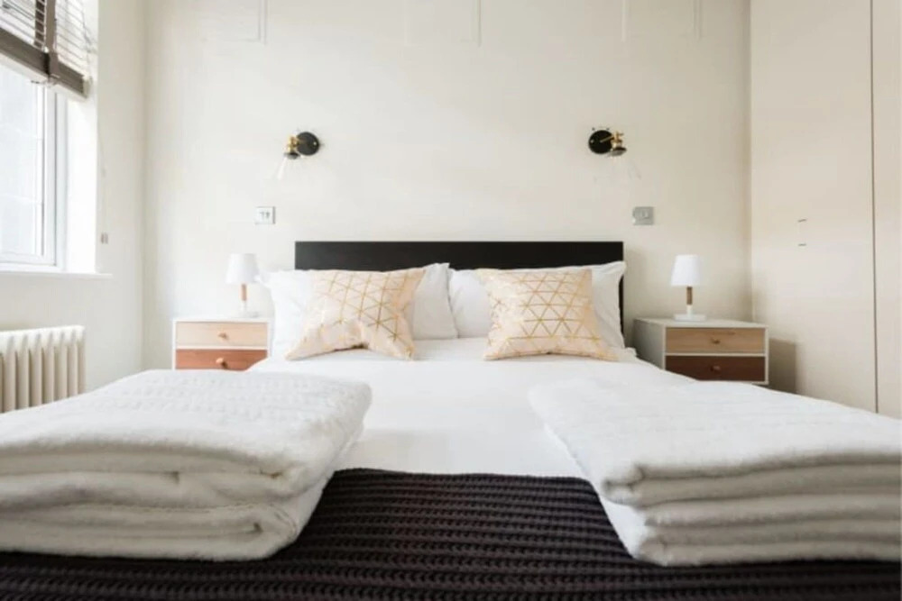 The Oxford Street Retreat - Modern 3bdr in 2 Apartments