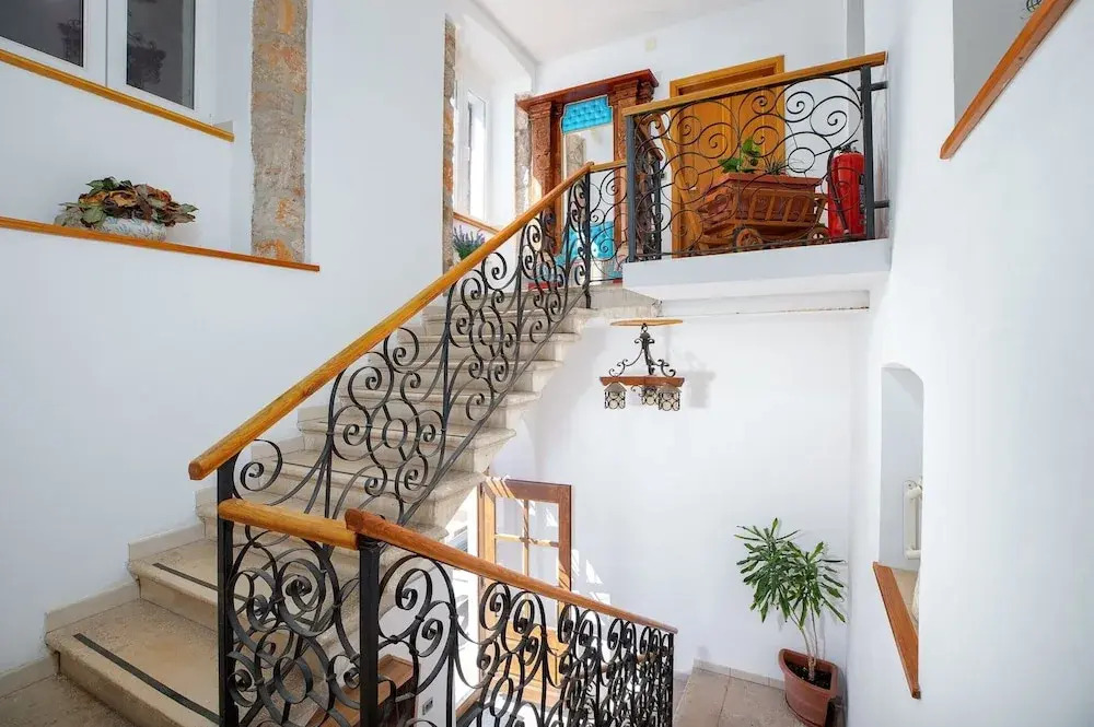 Apartment in Cres With Sea View and Old Town