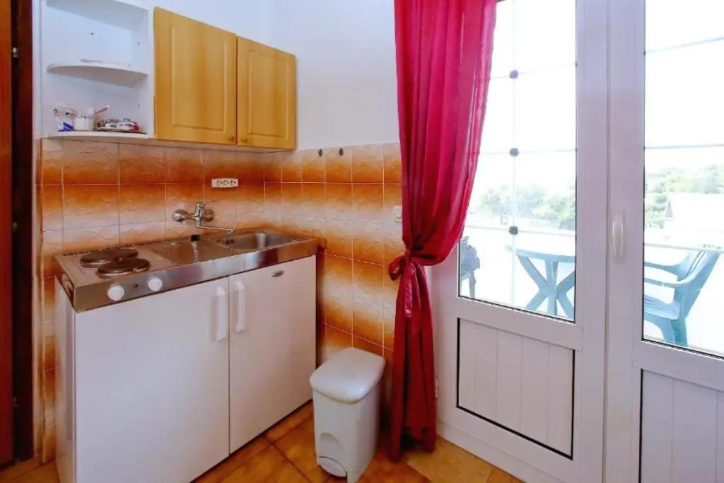 Apartments More - 300 m from beach
