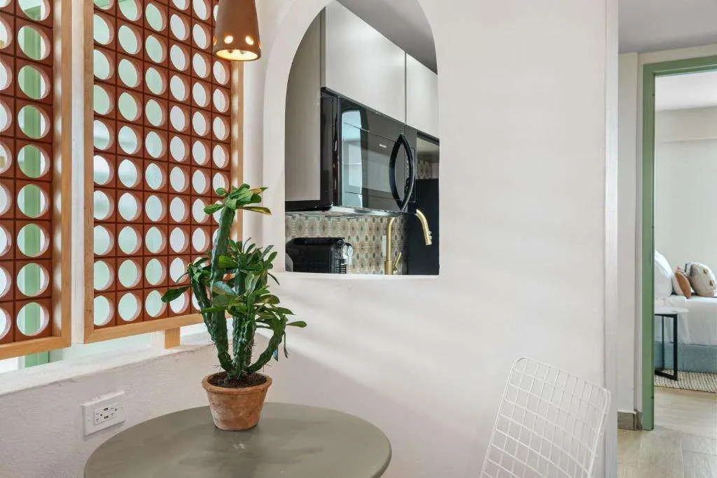 HiBird- Apartment and Suites Hotel