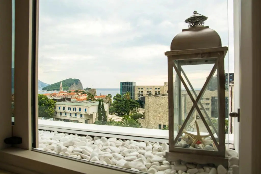 Leona Residences Apartment