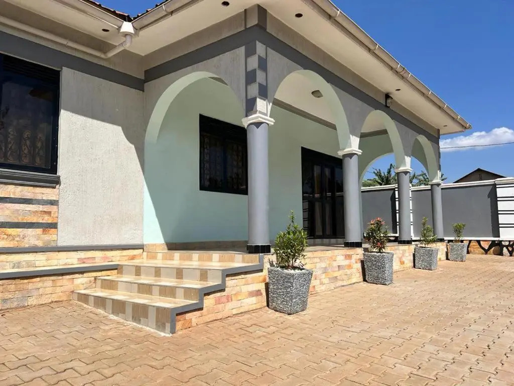House - Sleeps 6 - Parking - Garden