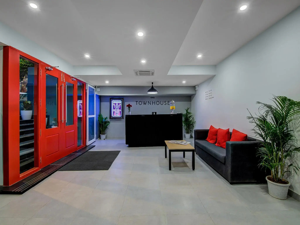 OYO Townhouse 040 Global Village Tech Park