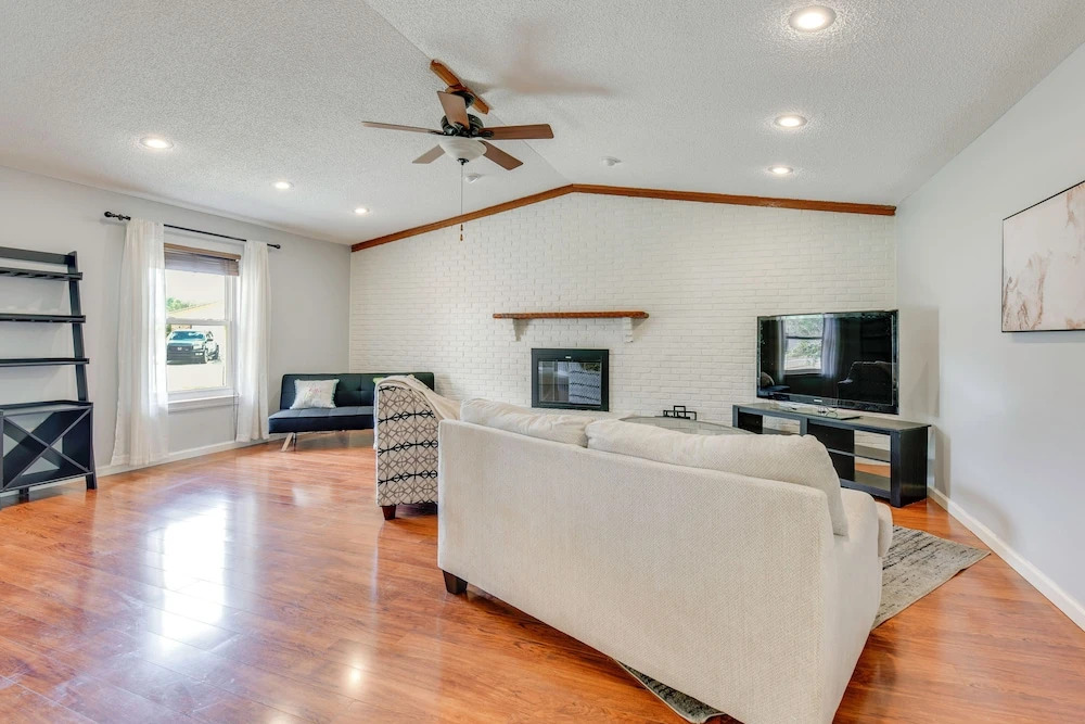 4 Mi to Garniers Beach Park: Home w/ Private Pool!