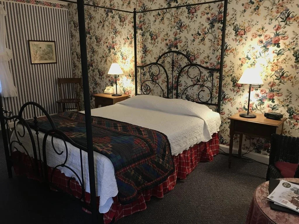 1896 House Inn & Country Lodgings