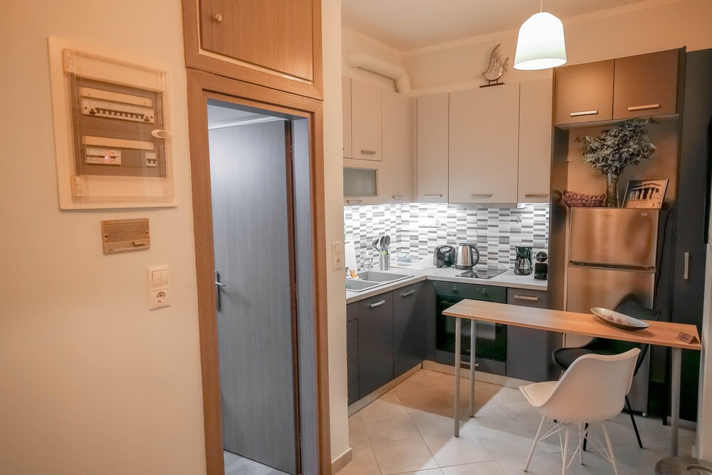 LIV - Cozy Urban Apartment in Pagrati