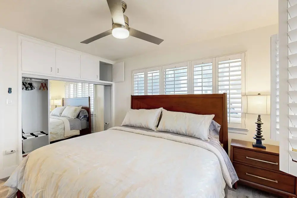 1BR Ocean-view Apt - Walk to Beach, Shops & Pier