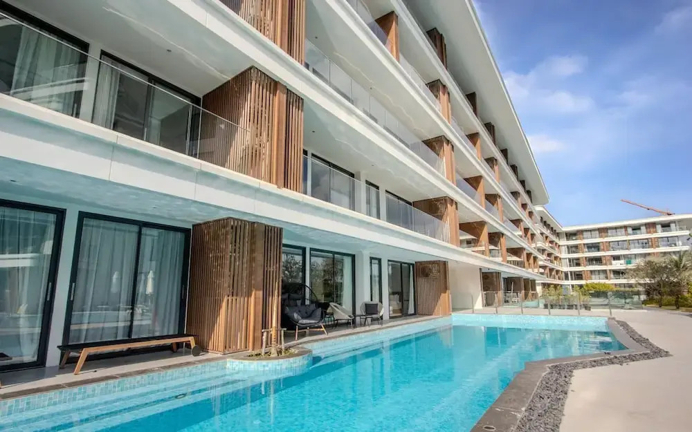 189/222 3BR Beachfront Luxe Pool Access
