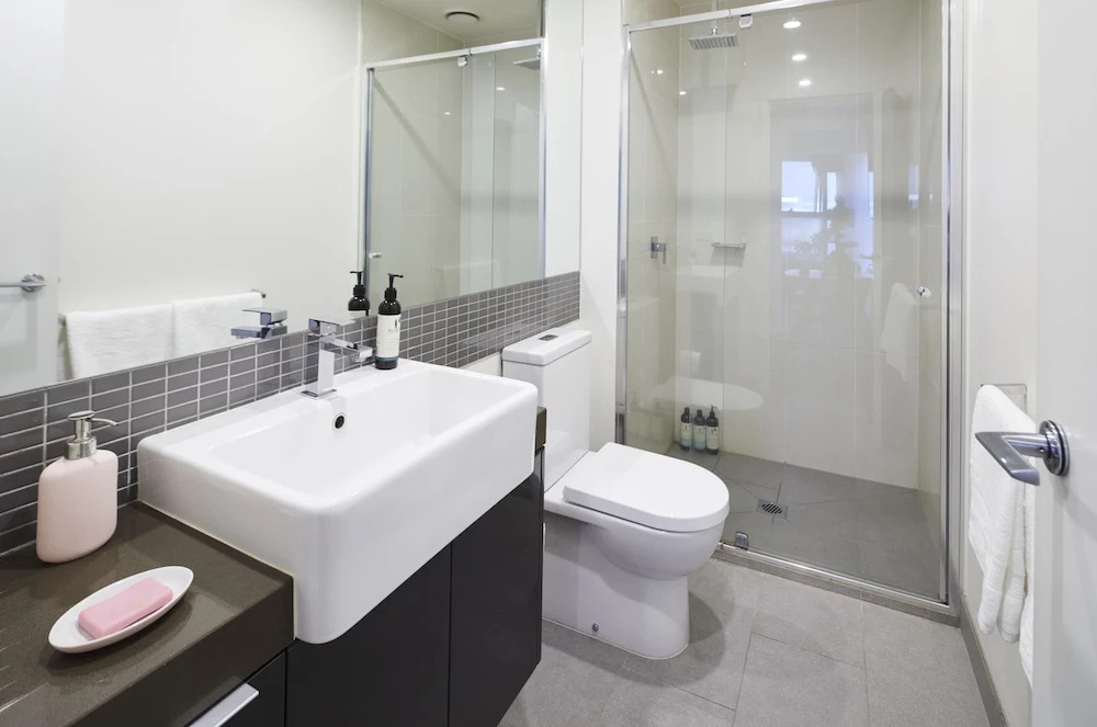 Stylish One Bedroom With Urban Convenience