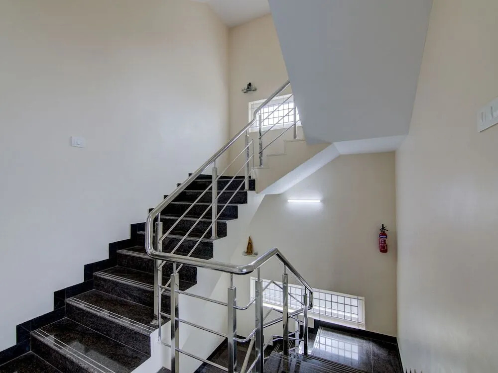 Royal Stay by OYO Rooms