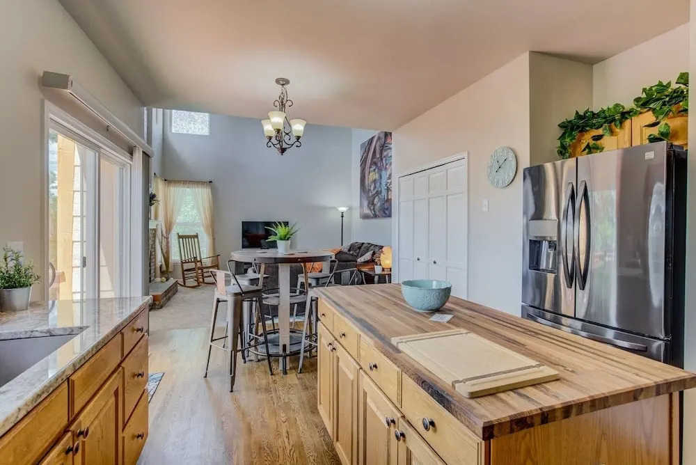 4BR AF Academyw/hot Tub & Firepit