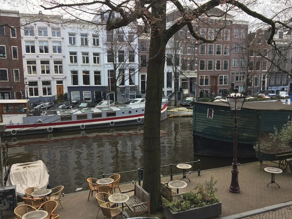Lovely Studio With Canal Views