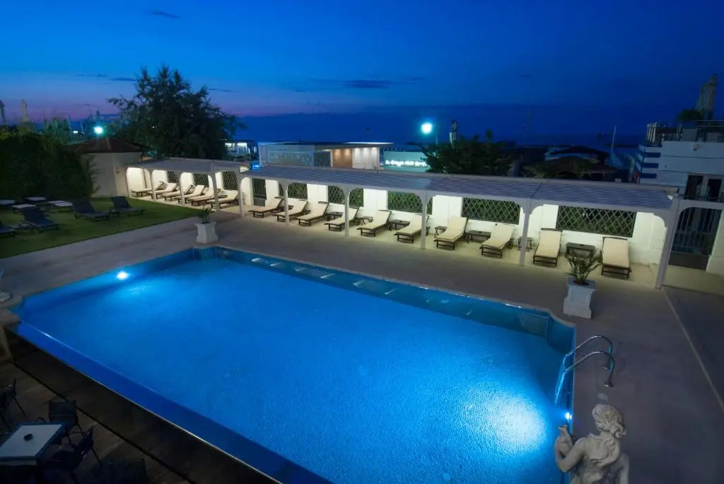 Hotel Carducci 76