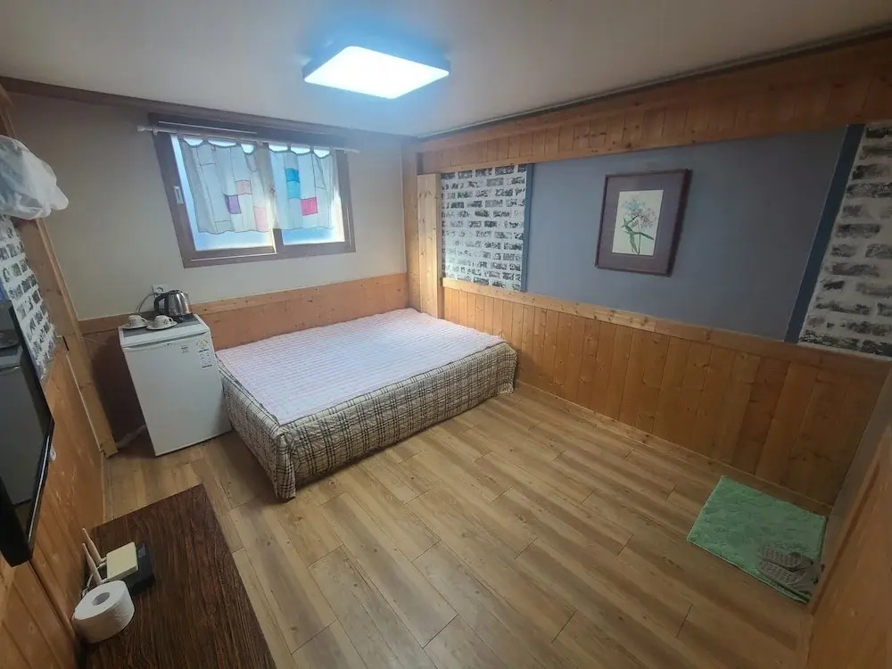 Jeonju Hanok Village Gamyeongru Hanok Hotel