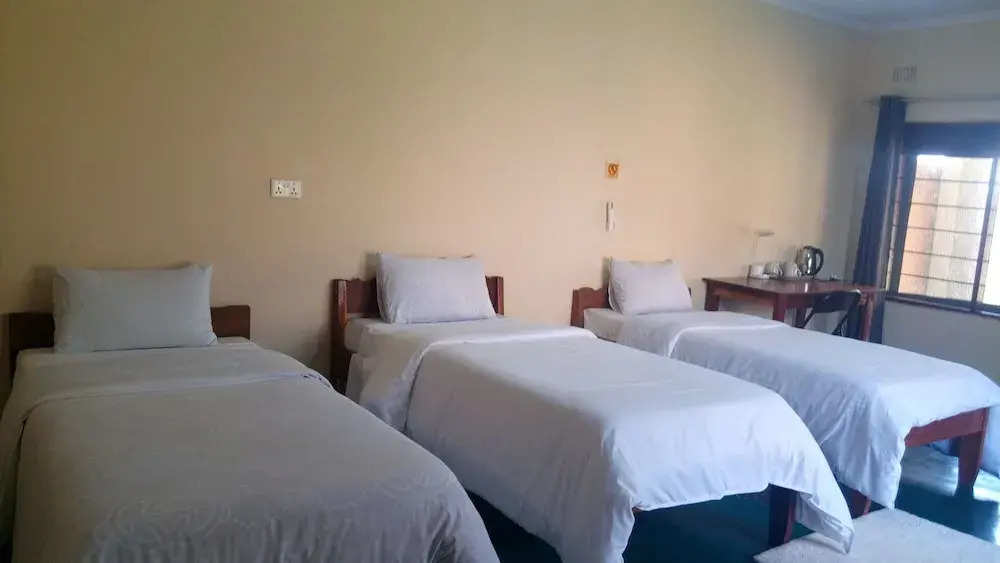 Royal South Luangwa Safaris Lodge