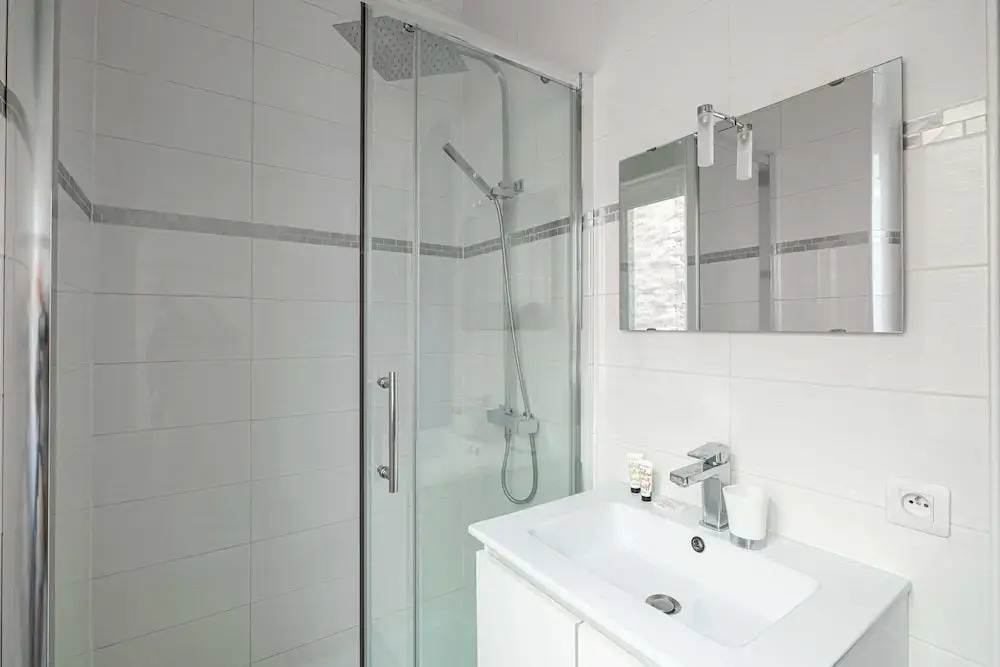 Beautiful Renovated Apartment - Carre D'or - 1br/2p