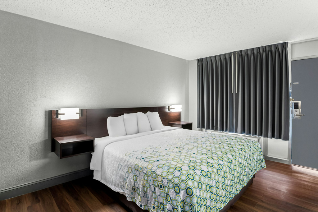 HomeTowne Studios by Red Roof Richmond - Airport Sandston