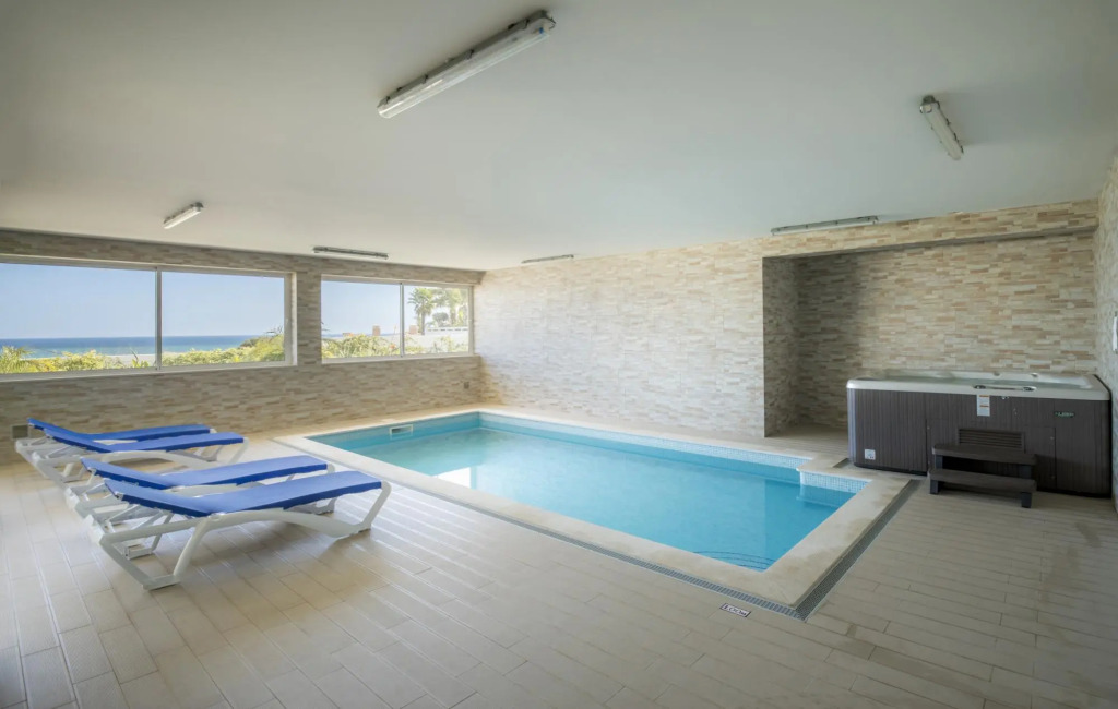 5 Beach View Apartment in Porto de Mos 150 metres from the beach!