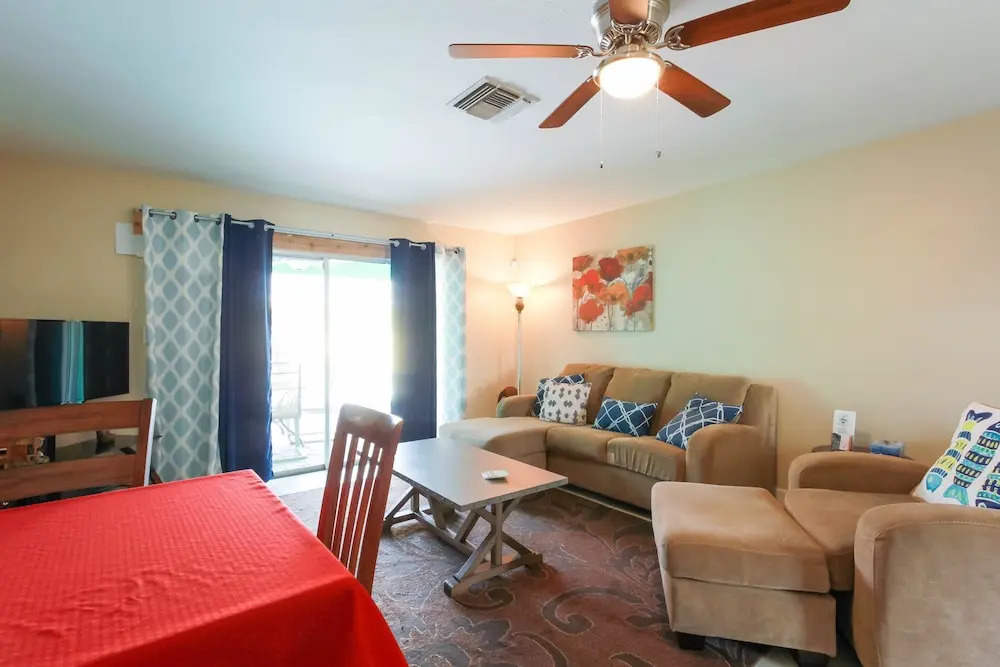 Seatuit Condominiums