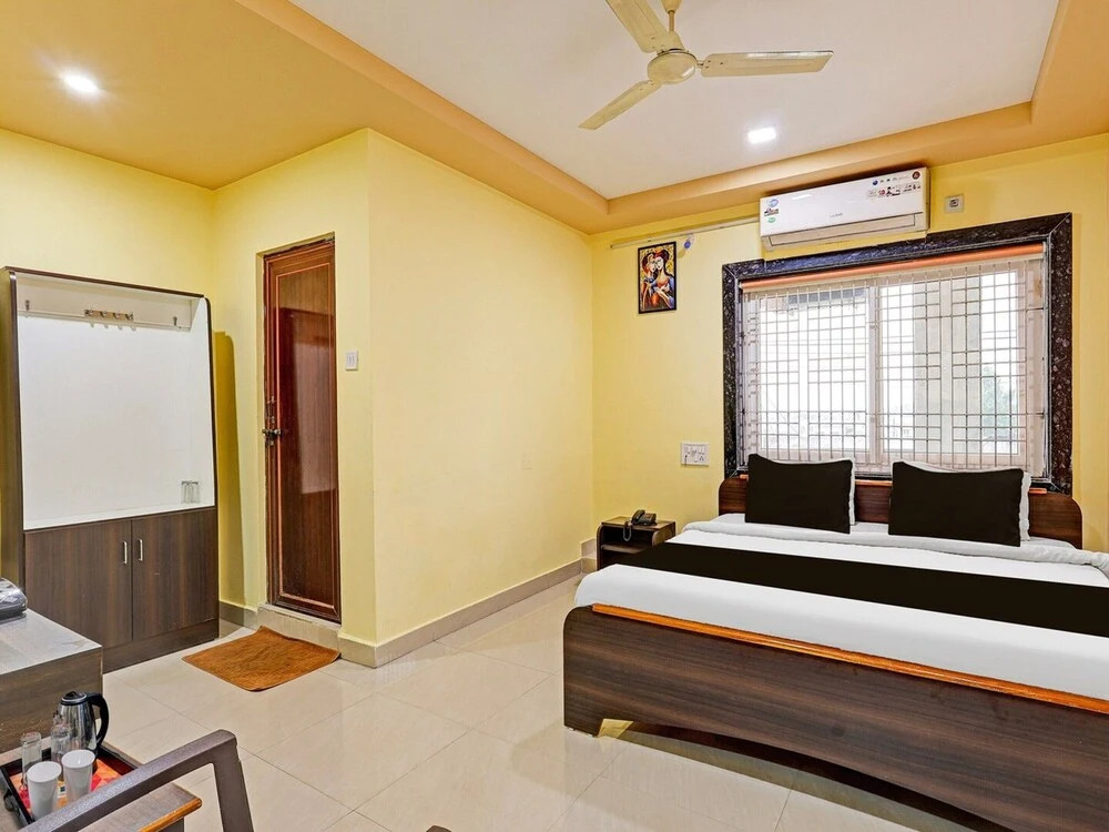 Suite OYO Collection O NAD Near Airport
