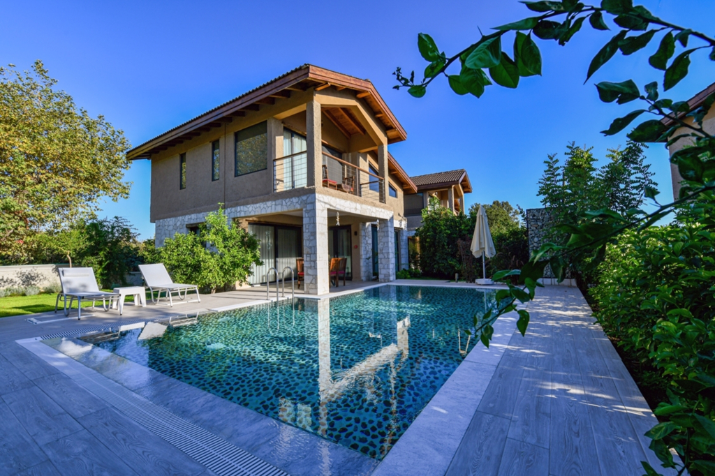 Volans Suites Villas