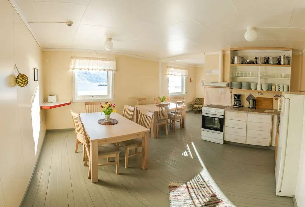 Lydersen Rorbuer Budget Hostel & Private Apartments