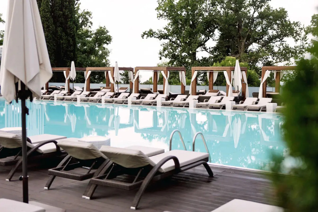 Sun Apartments АК Карат 17
