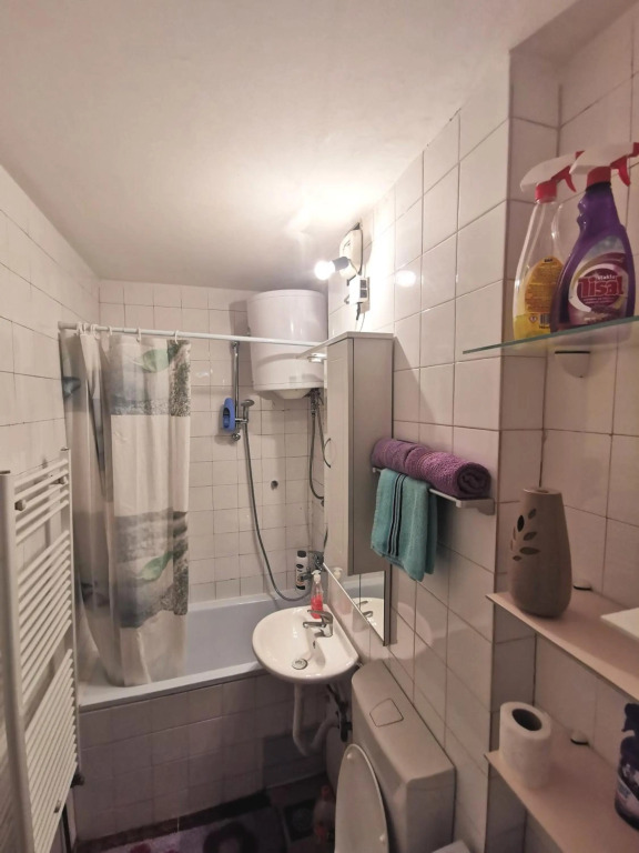 Apartment Mesic is 200m away from the international airport in Sarajevo