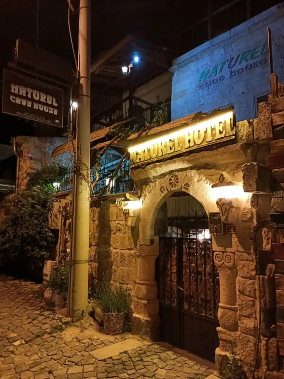 Naturels Cave House
