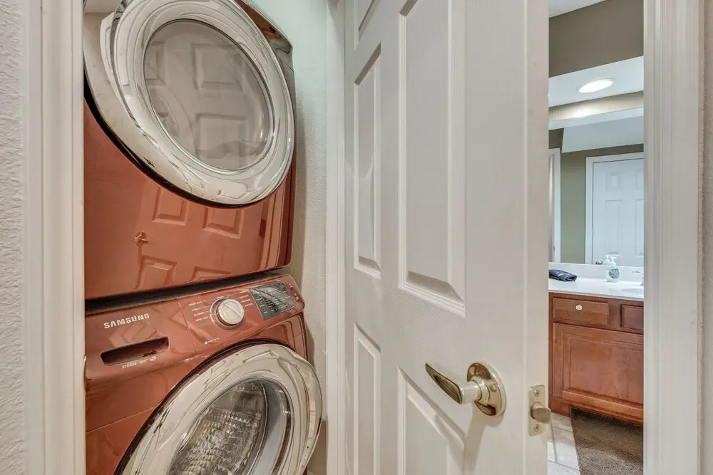 Walk to Branson Strip: Inviting Condo!