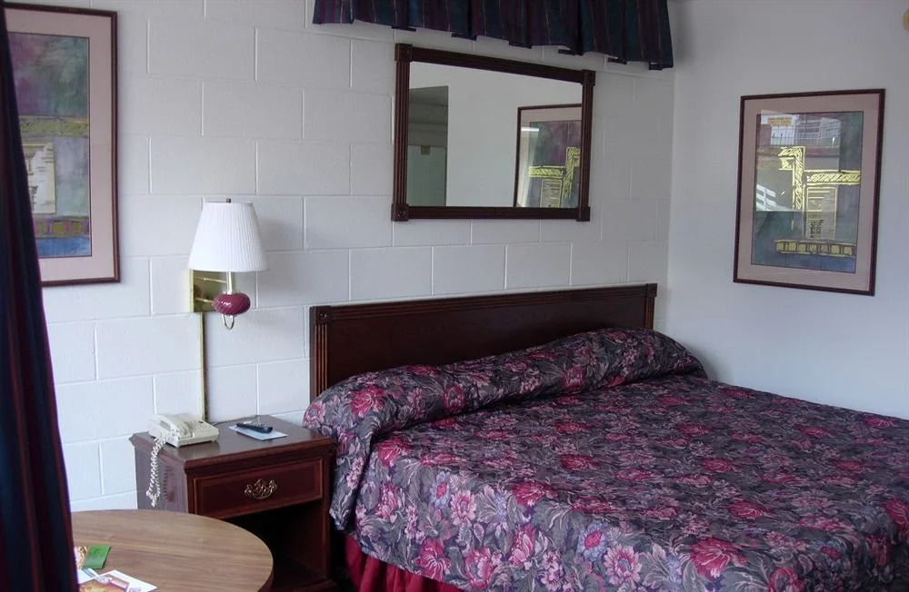 Hillbilly Inn Motel
