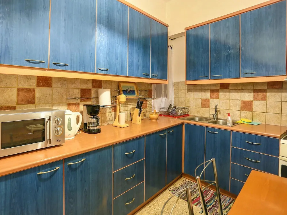 Cozy Apartment in Athens near Aghios Ioannis Subway Station
