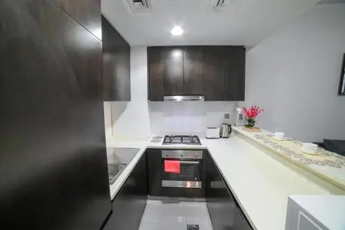 Luton Vacation Homes - Damac Maison Studio, Canal View