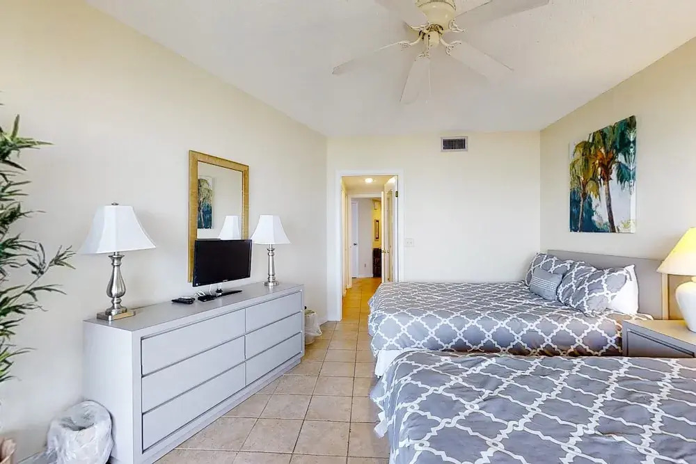 Attractive Home Steps From Ocean With Pool, Central AC, Deck & Fast Wifi