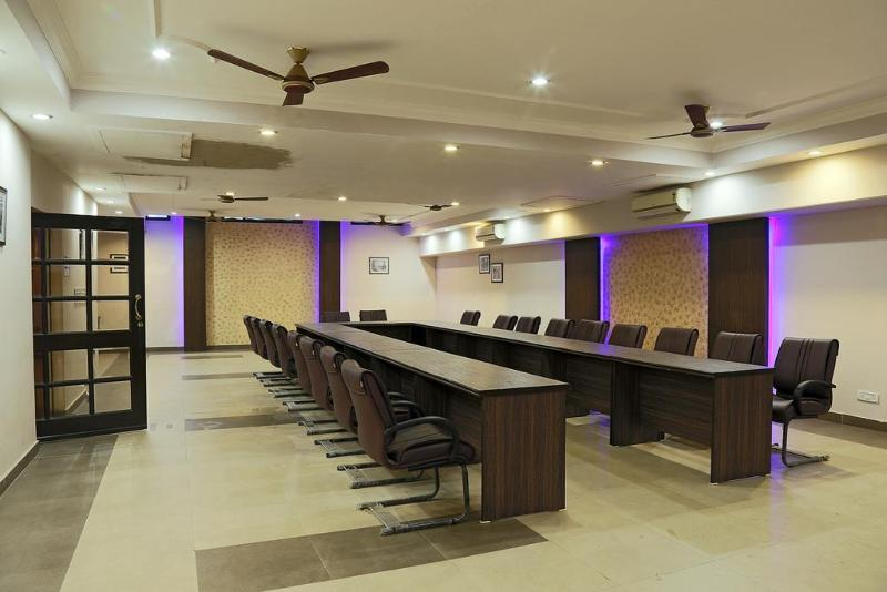 FabHotel Altus