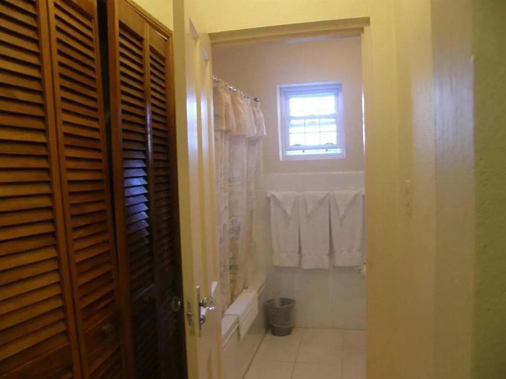 Dawkins Manor Hotel