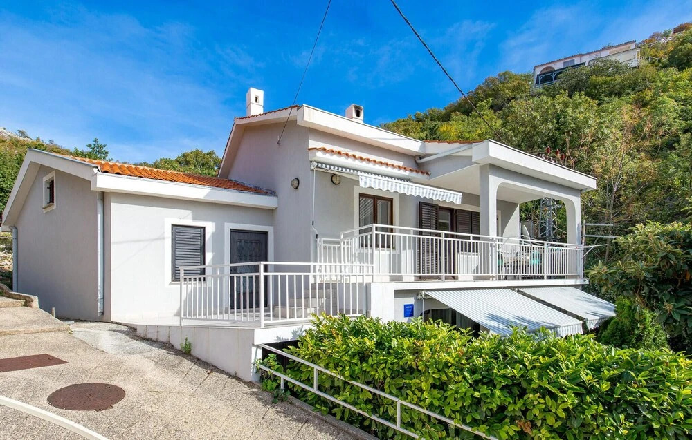 Stunning Home in Starigrad With 2 Bedrooms and Wifi