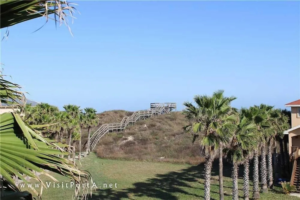 Gone Coastal - 4 Br home by RedAwning