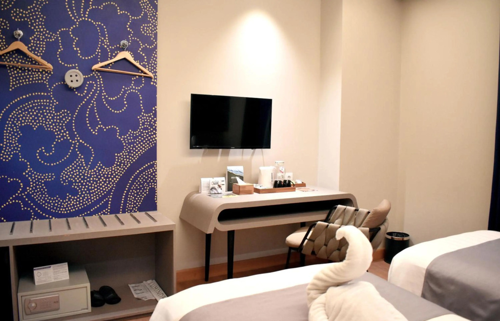 Luminor Hotel Airport Sidoarjo By WH , Best Choice and Strategic Location with a Rooftop area in Town