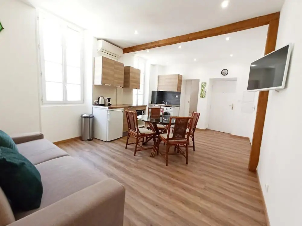 Central 1 Bedroom with Balcony