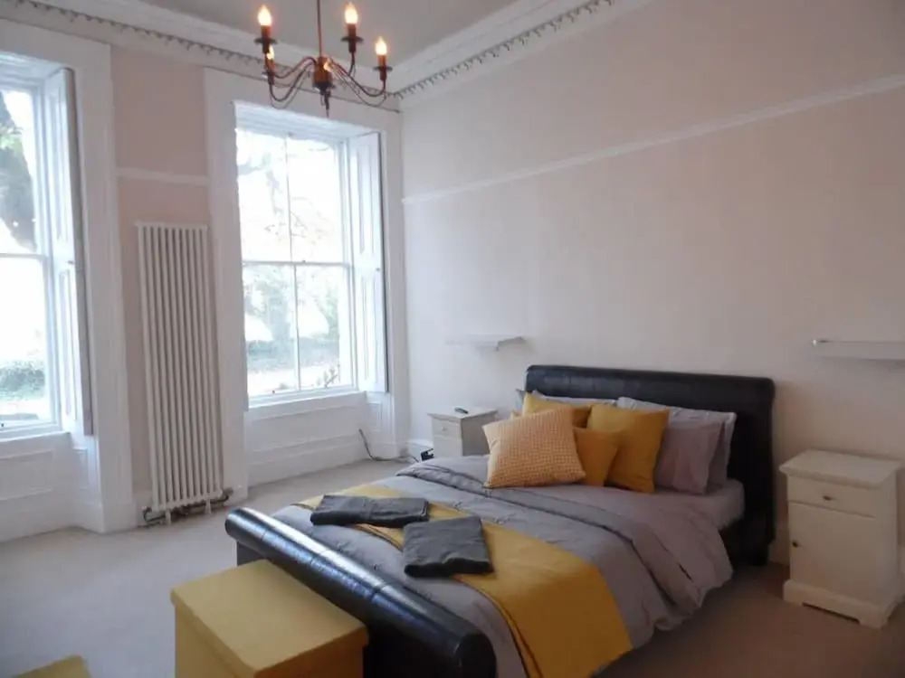 Spacious and Quiet Flat in the Heart of Finnieston