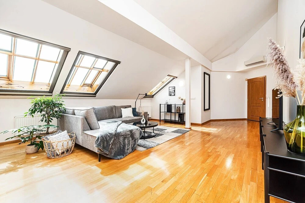 Lavish And Chic Duplex Apartment for Families and Couples
